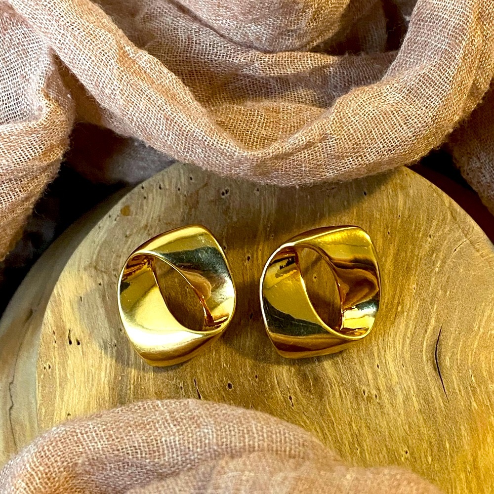 Lady Remington LR Signed Gold Tone Vintage Earrings.